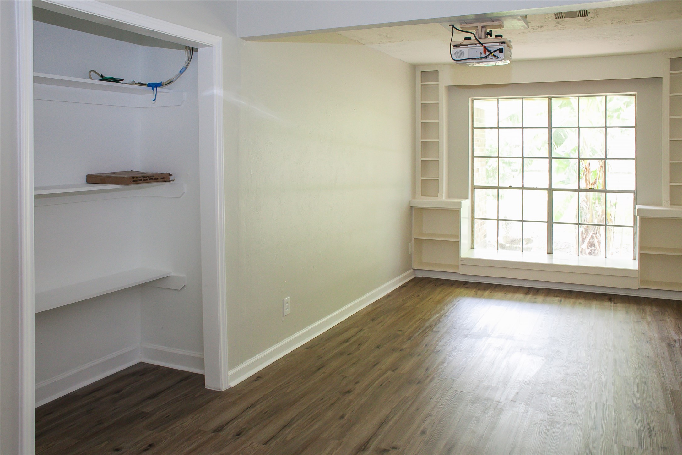 912 Robinson Road La Porte, TX 77571 - Photo 25 of 39 an empty room with wooden floor and windows