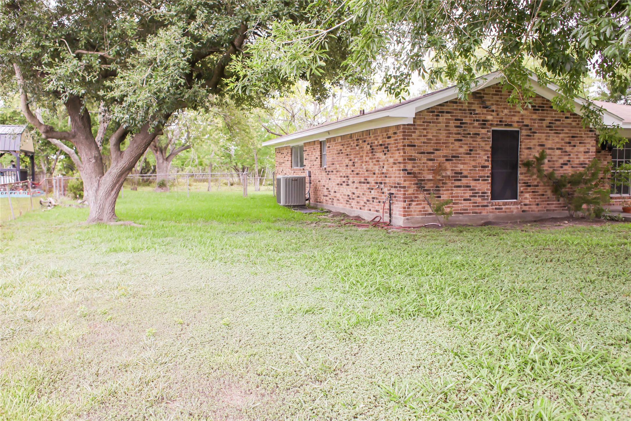 912 Robinson Road La Porte, TX 77571 - Photo 3 of 39 a view of a house with a yard