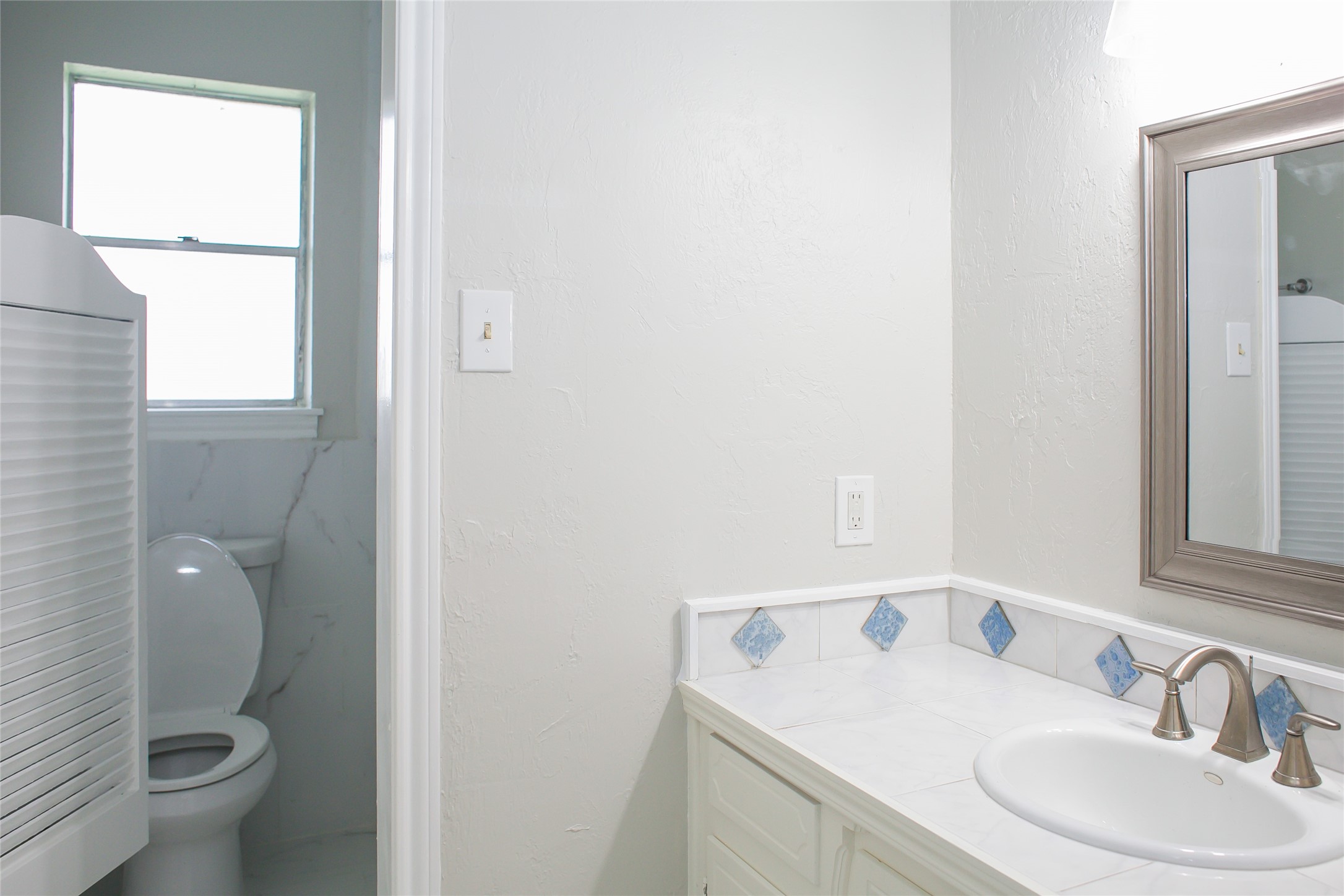 912 Robinson Road La Porte, TX 77571 - Photo 35 of 39 a bathroom with a sink and a toilet
