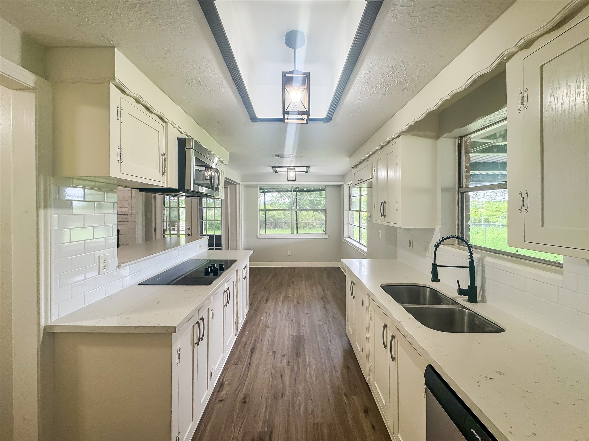 912 Robinson Road La Porte, TX 77571 - Photo 9 of 39 a kitchen with granite countertop a sink and a stove top oven