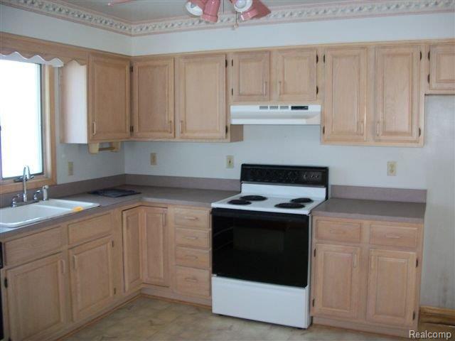 3340 Lakeshore Road Lexington, MI 48450 - Photo 4 of 11 11 Kitchen