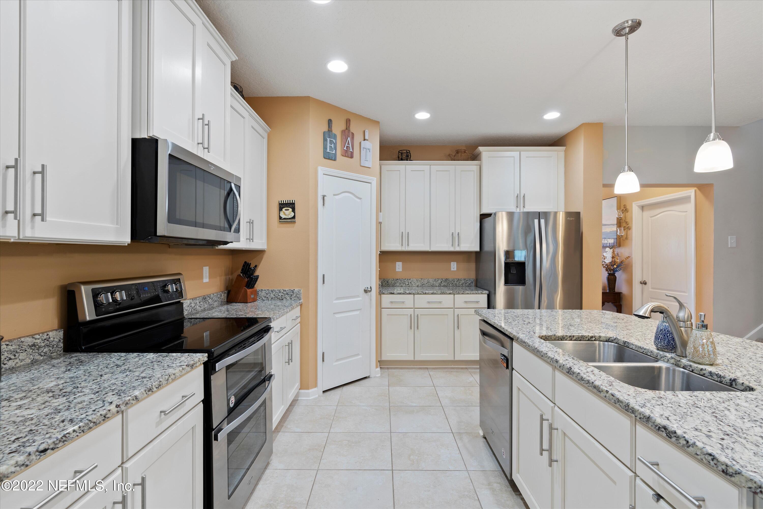411 Samara Lakes Parkway St. Augustine, FL 32092 - Photo 5 of 39 09-Kitchen