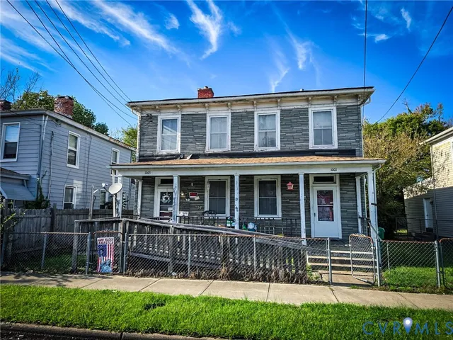 a view of a house with a yard and plants