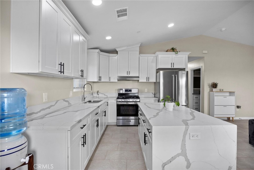 200 Burchfield Avenue Bakersfield, CA 93307 - Photo 7 of 21