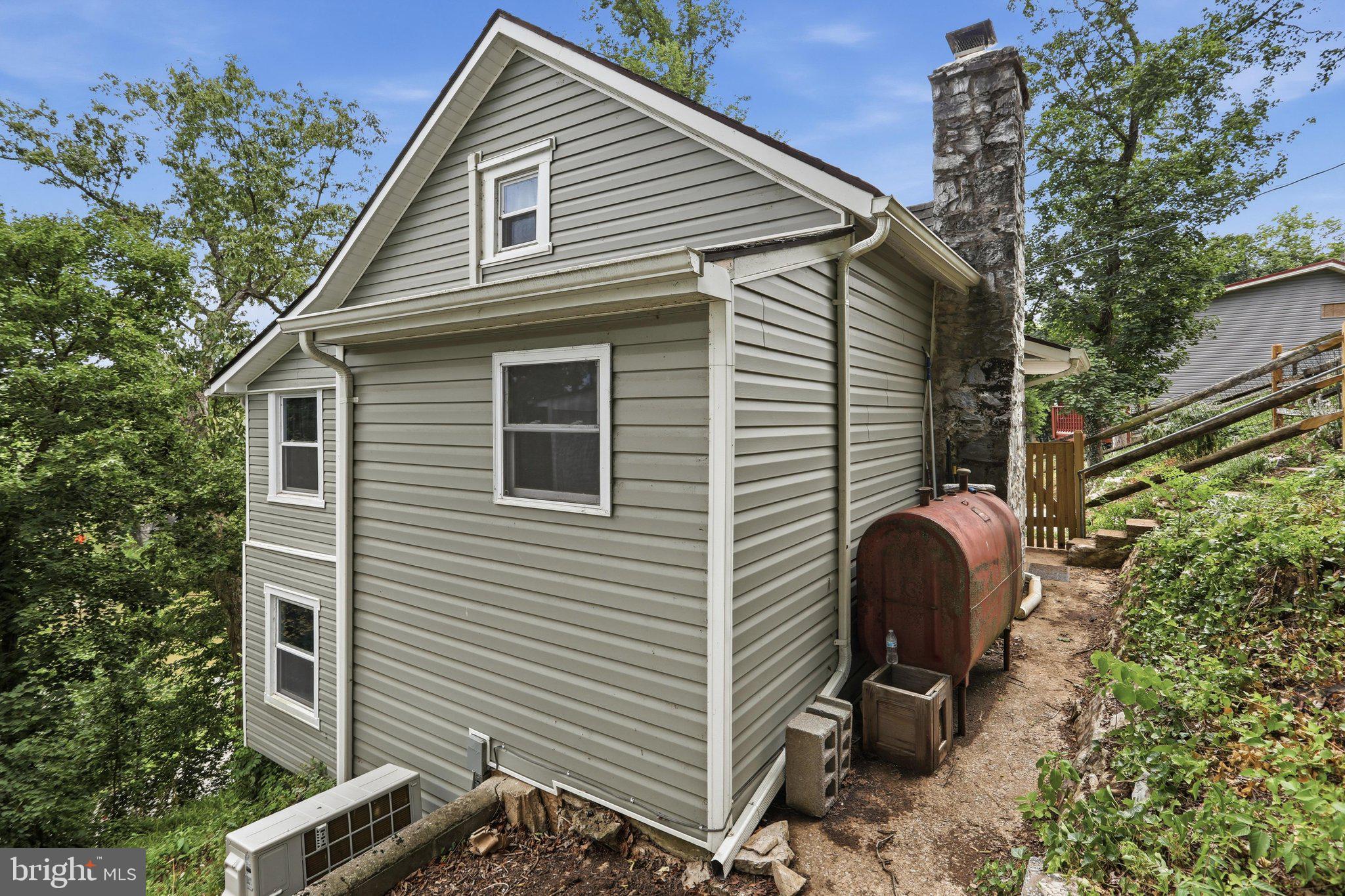12527 Rockdale Road Clear Spring, MD 21722 - Photo 23 of 25 Side of Home