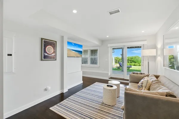 $7,995,000 | 45 Starbuck Road, Nantucket, MA 02554