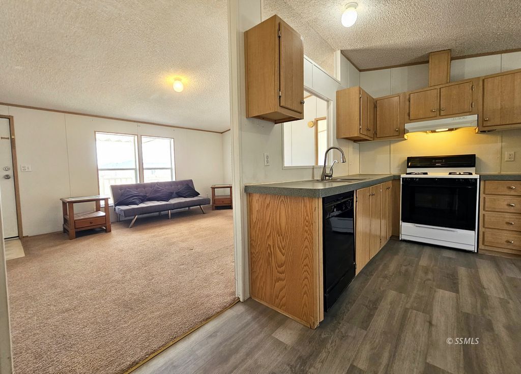 620 West Upjohn Avenue, Unit 43 Ridgecrest, CA 93555 - Photo 3 of 36