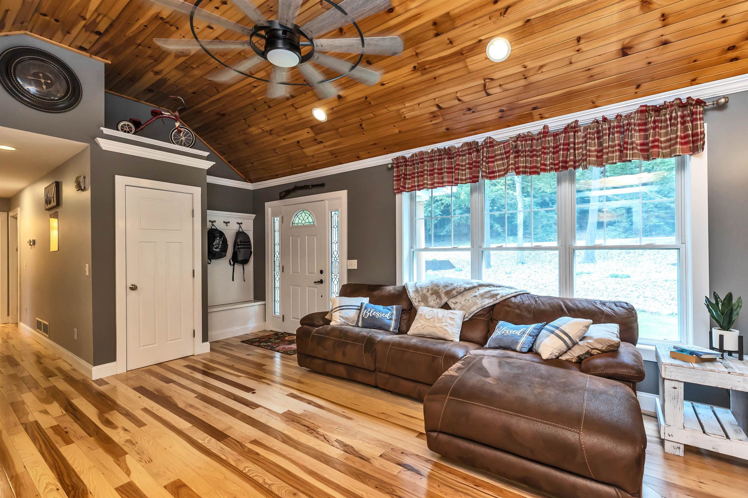 277 Buckley Road Weare, NH 03281 - Photo 3 of 40