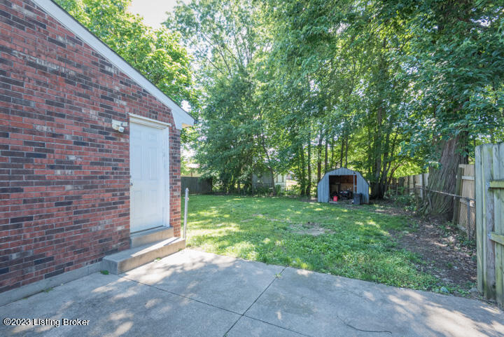394 Overlook Road Louisville, KY 40229 - Photo 24 of 28 024