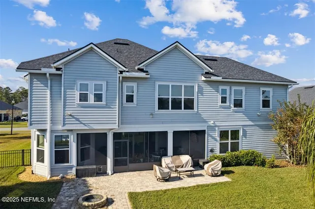 a view of a yard in front of house