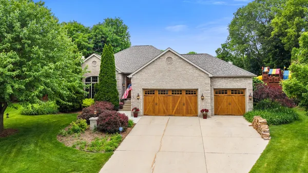 $859,900 | 10 Vienna Circle, Madison, WI 53718