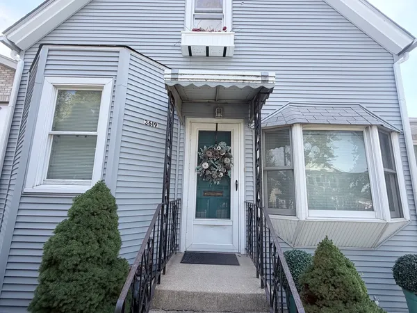 $1,600 | 3619 South Rockwell Street, Chicago, IL 60632