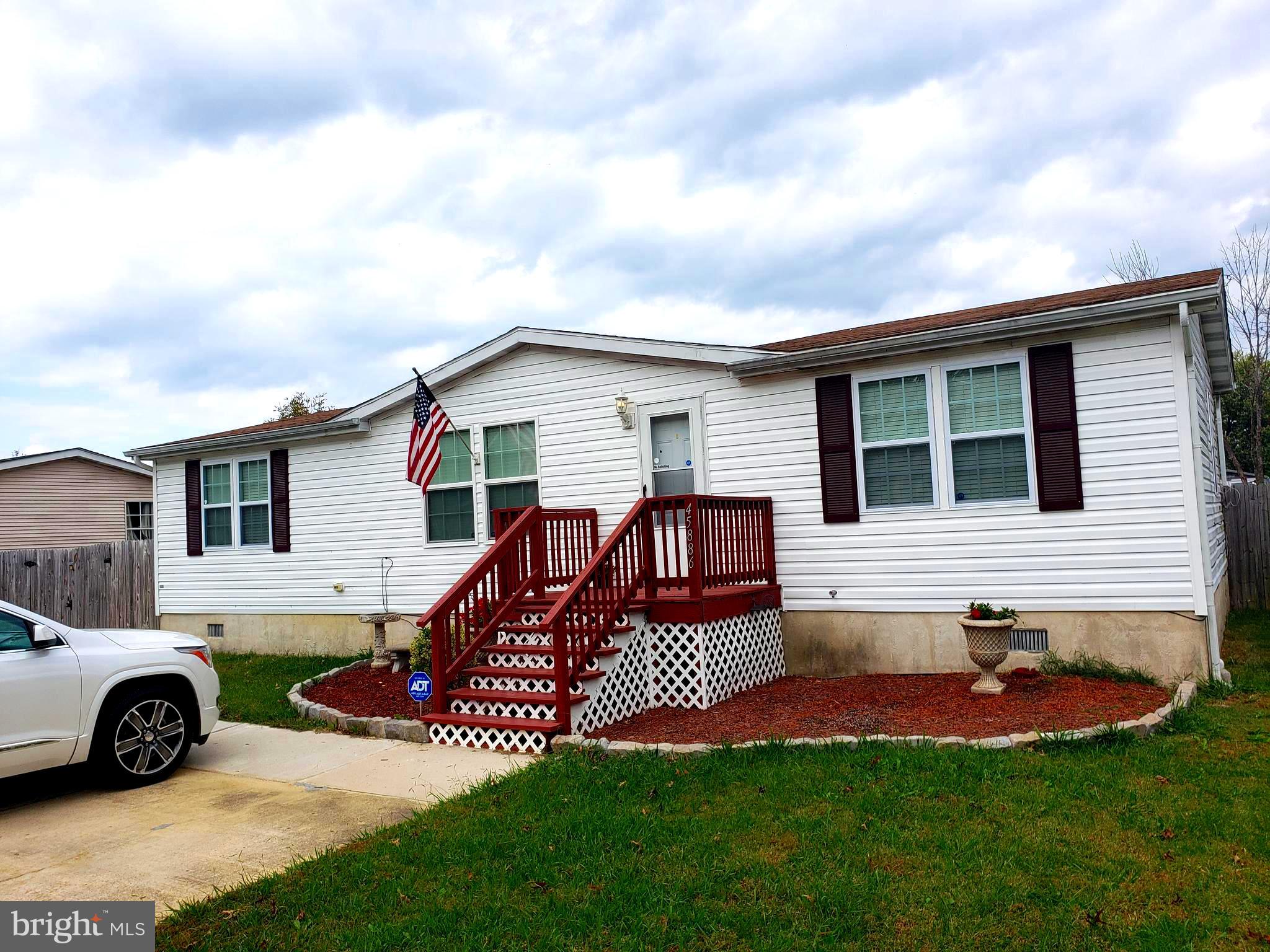 45886 South Springsteen Court California, MD 20619 - Photo 6 of 30 Nicely landscaped and ready for you!