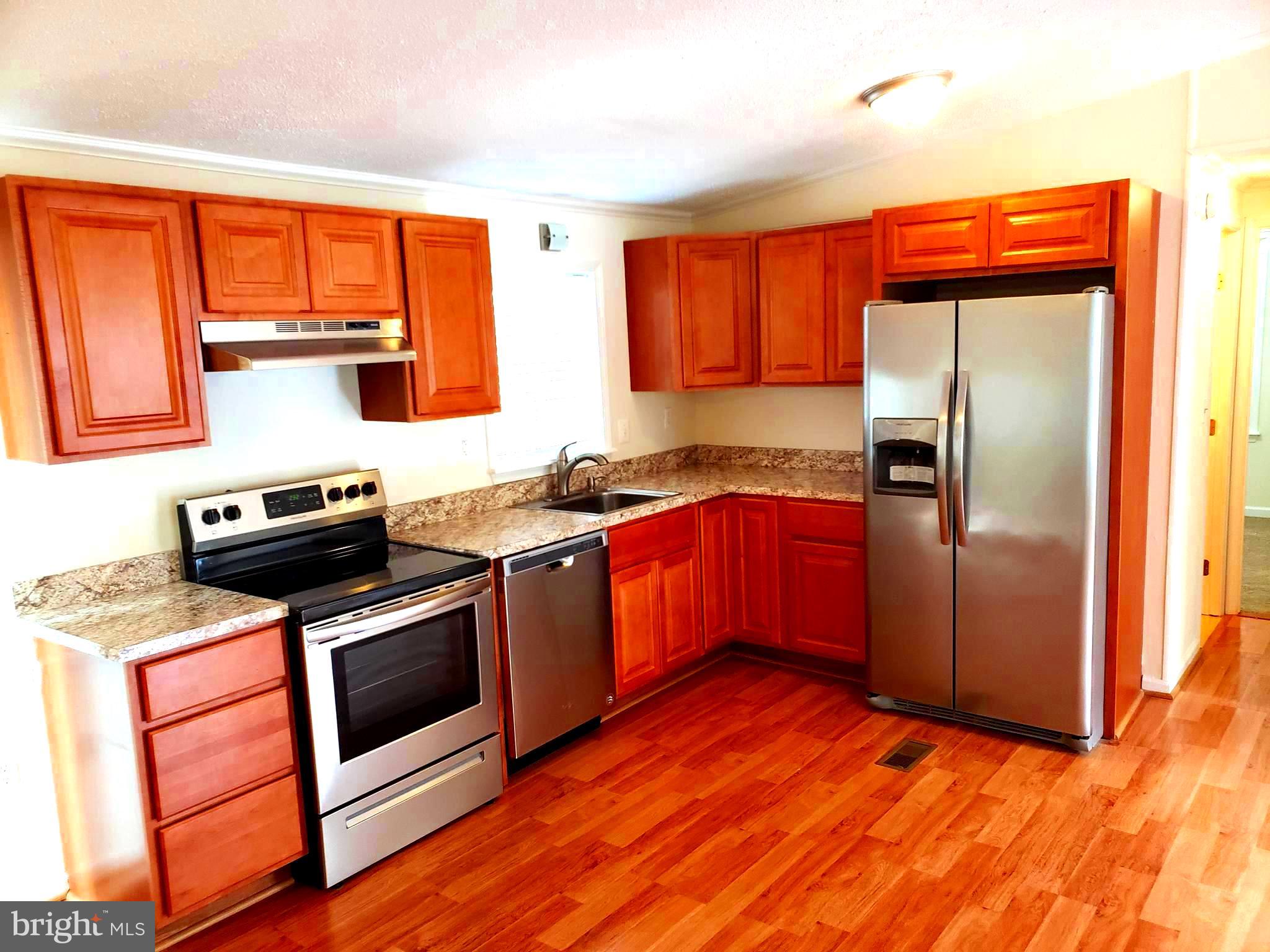 45886 South Springsteen Court California, MD 20619 - Photo 7 of 30 Kitchen with stainless appliances!