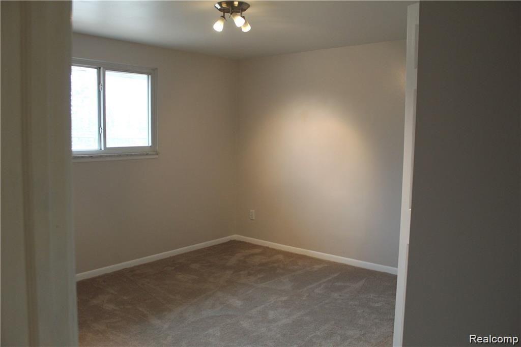 54266 Mound Road Utica, MI 48316 - Photo 19 of 23 19.jpg