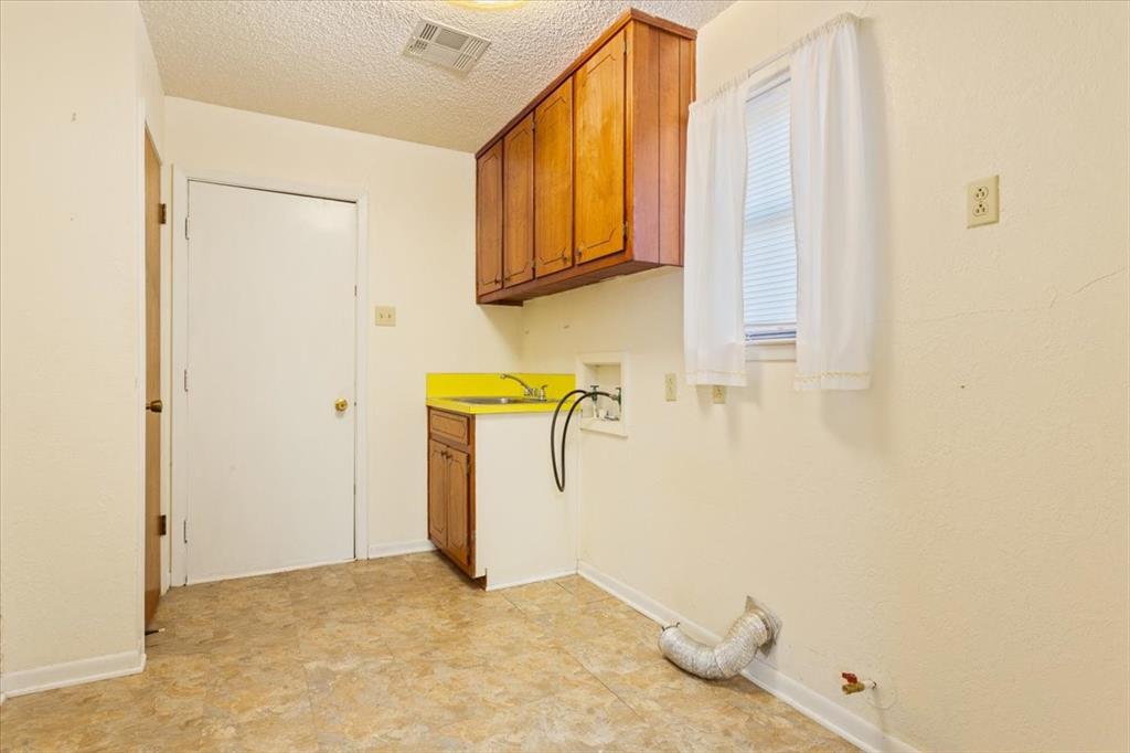 208 South Hedwig Street Riesel, TX 76682 - Photo 26 of 31 Laundry area with cabinet space, washer hookup, a textured ceiling, and gas dryer hookup