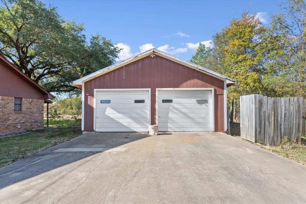 208 South Hedwig Street Riesel, TX 76682 - Photo 4 of 31 View of detached garage