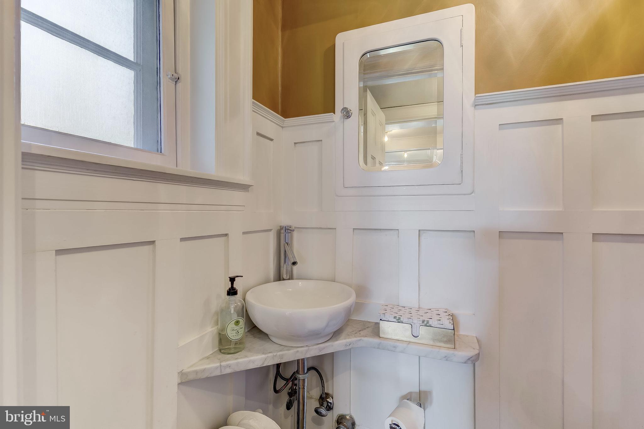 10 Whitfield Road Baltimore, MD 21210 - Photo 22 of 53 Powder Room