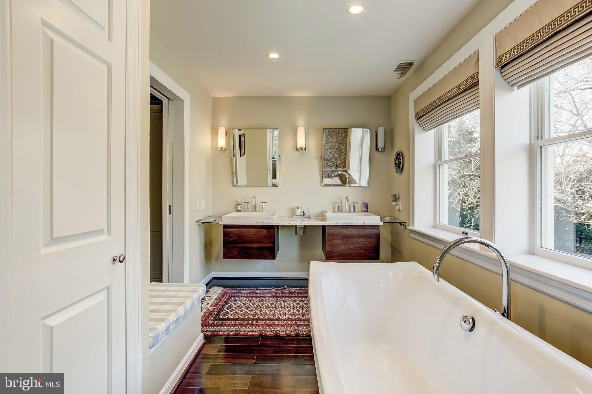 10 Whitfield Road Baltimore, MD 21210 - Photo 33 of 53 Master Bath