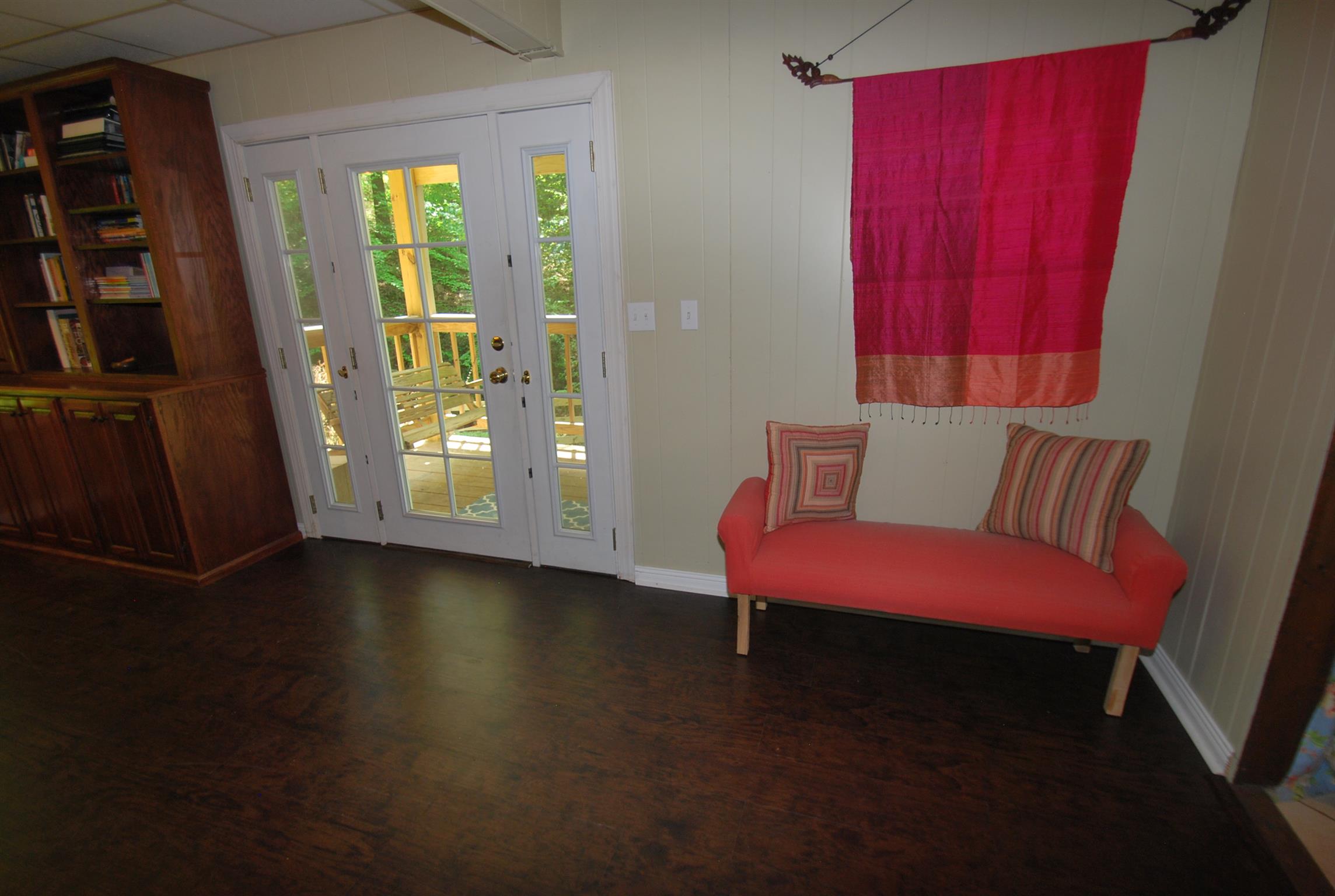 940 North Corinth Road Portland, TN 37148 - Photo 9 of 30 a living room with furniture and a window