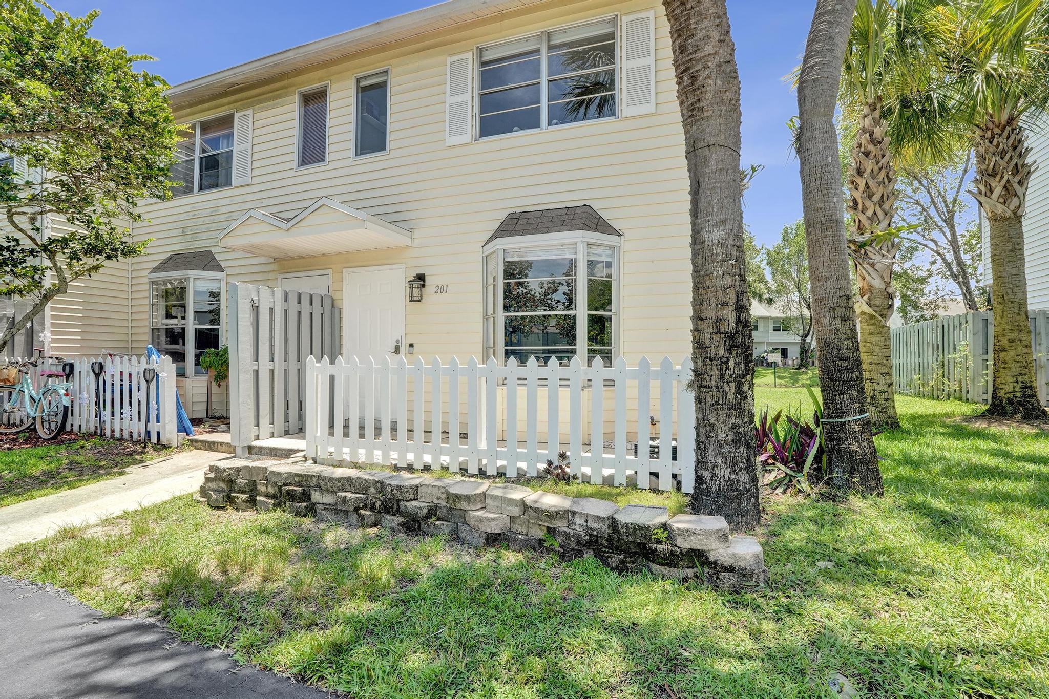 201 Southwest 3rd Street, Unit 201 Pompano Beach, FL 33060 - Photo 37 of 42 DSC02234