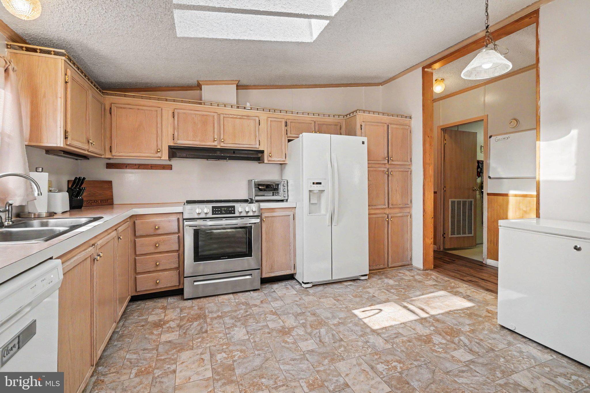 46 Pisgah Rest Shermans Dale, PA 17090 - Photo 13 of 36 a kitchen with a refrigerator stove and sink