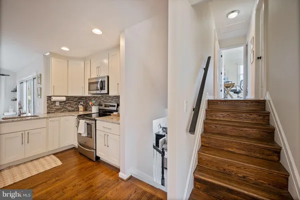 $515,000 | 6 Pickett Road, Lutherville-Timonium, MD 21093