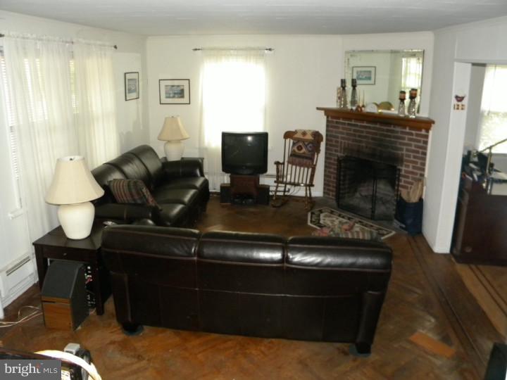 5 Melvin Road Phoenixville, PA 19460 - Photo 4 of 17 Living Room
