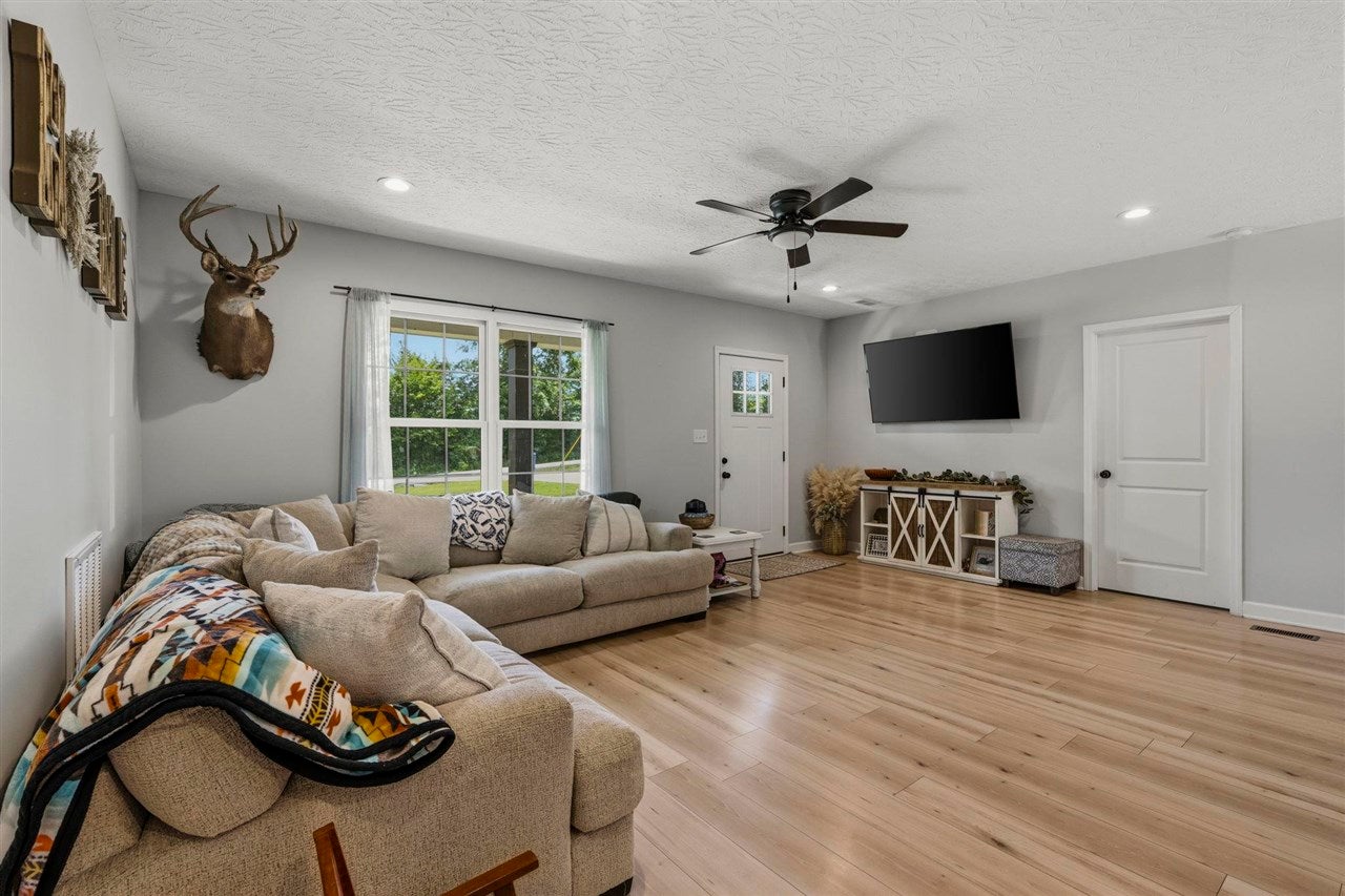 390 Cline Road Scottsville, KY 42164 - Photo 4 of 25 Gallery Image 4