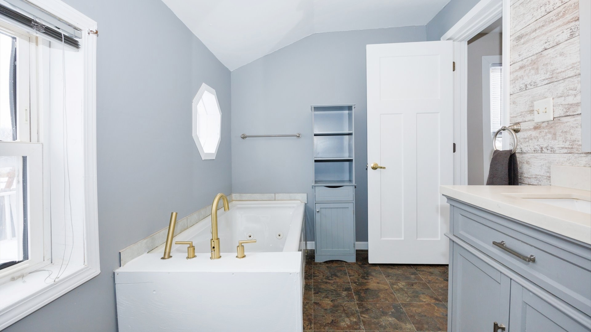 300 East South Street Atlanta, IL 61723 - Photo 16 of 69 a room with a washing machine