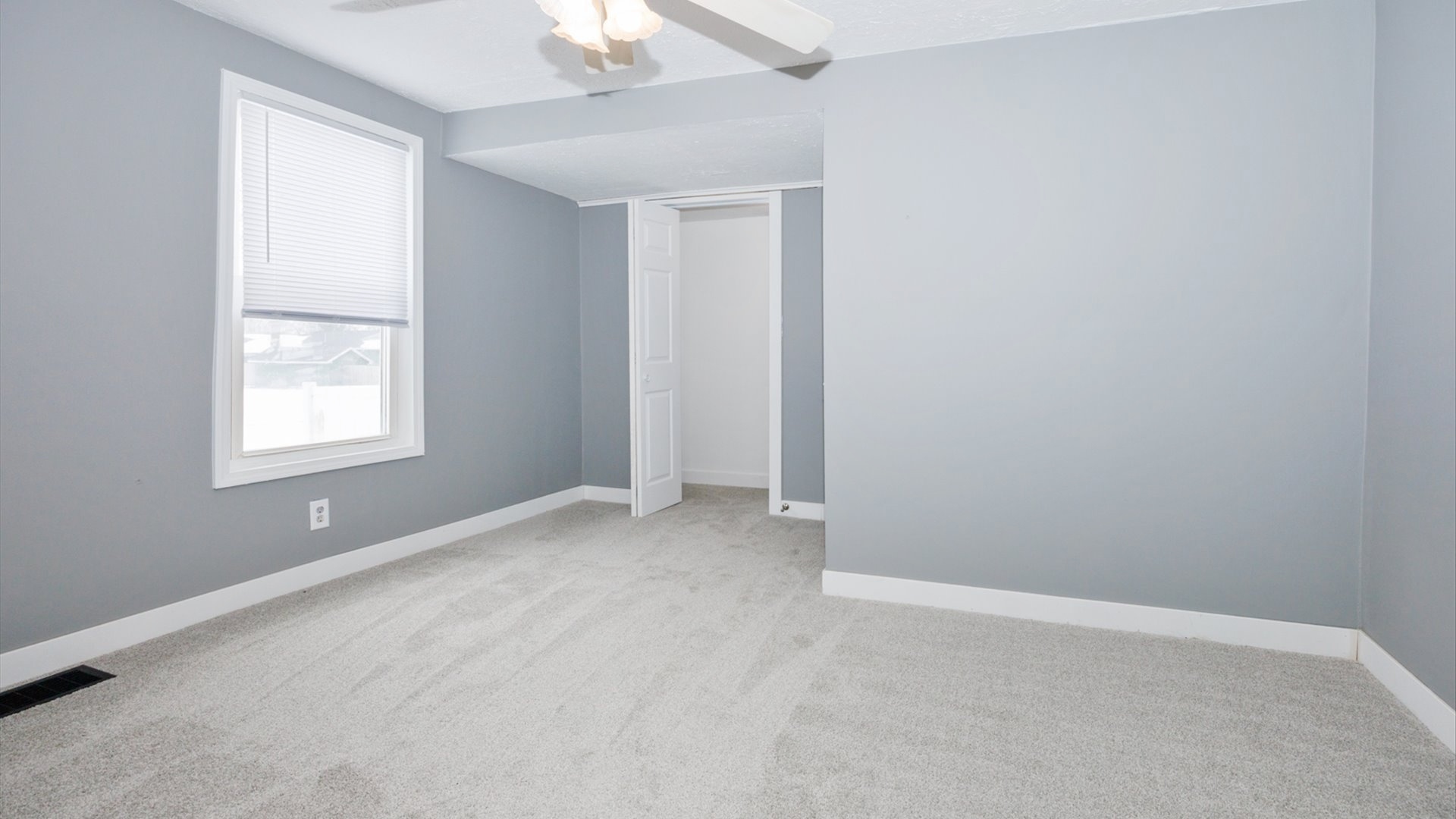 300 East South Street Atlanta, IL 61723 - Photo 28 of 69 an empty room with windows and closet