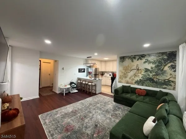 $1,900 | 203 North Beverwyck Road, Unit 5, Lake Hiawatha, NJ 07034