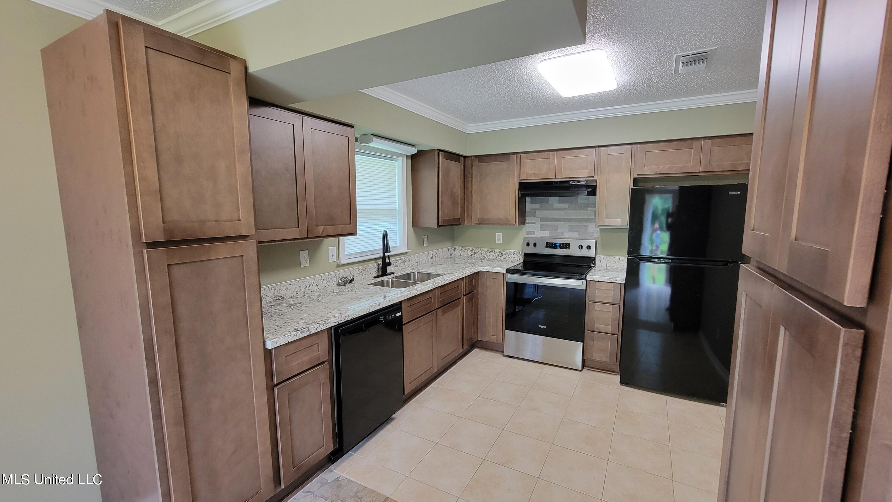 15301 Cable Bridge Road Gulfport, MS 39503 - Photo 3 of 20 20240712_124209