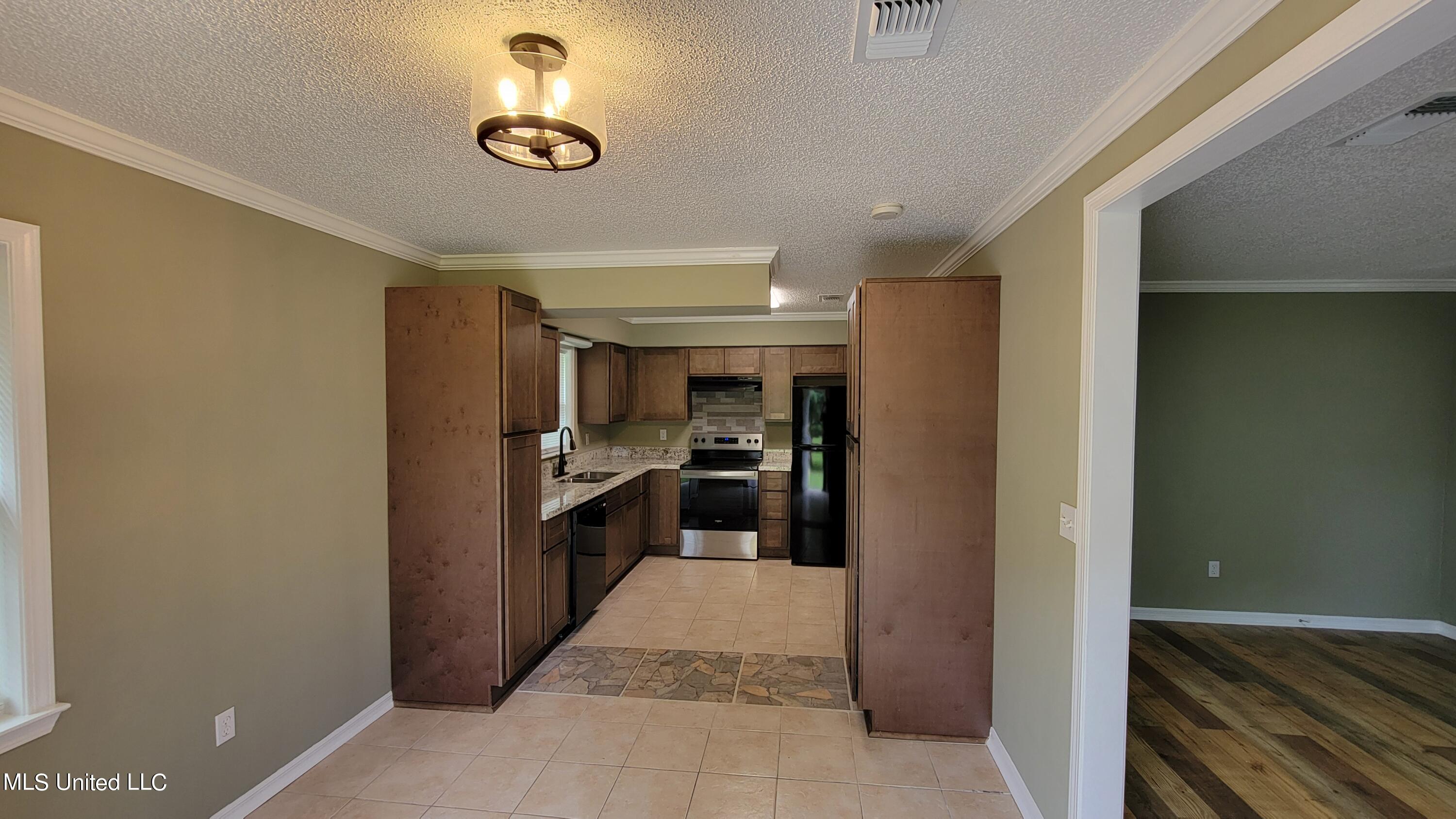 15301 Cable Bridge Road Gulfport, MS 39503 - Photo 4 of 20 20240712_124133