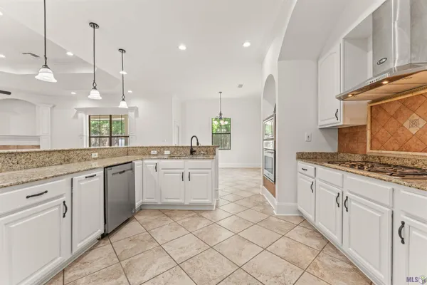 $495,000 | 35261 Beverly Hills Drive, Prairieville, LA 70769
