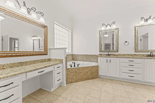 $495,000 | 35261 Beverly Hills Drive, Prairieville, LA 70769