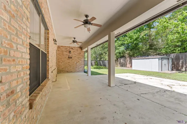 $495,000 | 35261 Beverly Hills Drive, Prairieville, LA 70769