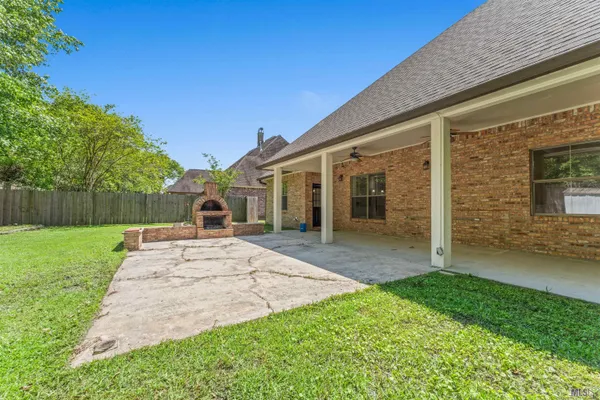 $495,000 | 35261 Beverly Hills Drive, Prairieville, LA 70769