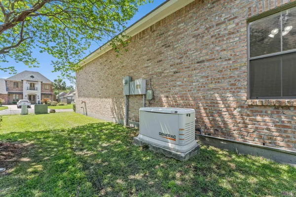 $495,000 | 35261 Beverly Hills Drive, Prairieville, LA 70769