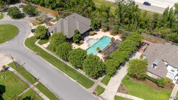 $495,000 | 35261 Beverly Hills Drive, Prairieville, LA 70769