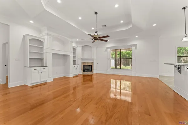$495,000 | 35261 Beverly Hills Drive, Prairieville, LA 70769
