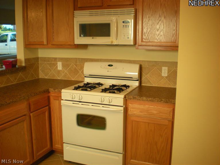 2497 Haverhill Road Akron, OH 44333 - Photo 5 of 7 New stove and microwave and oak cabinets