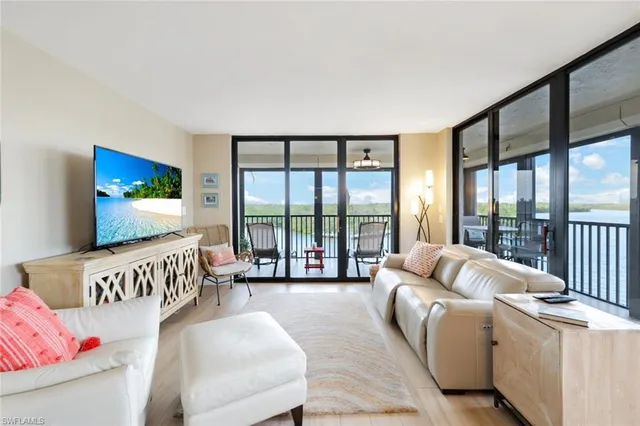 $754,000 | 17 Bluebill Avenue, Unit 206, Naples, FL 34108