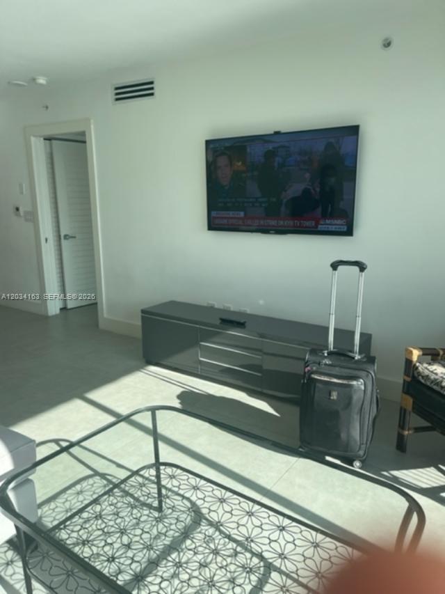 90 Alton Road, Unit 2908 Miami Beach, FL 33139 - Photo 4 of 13