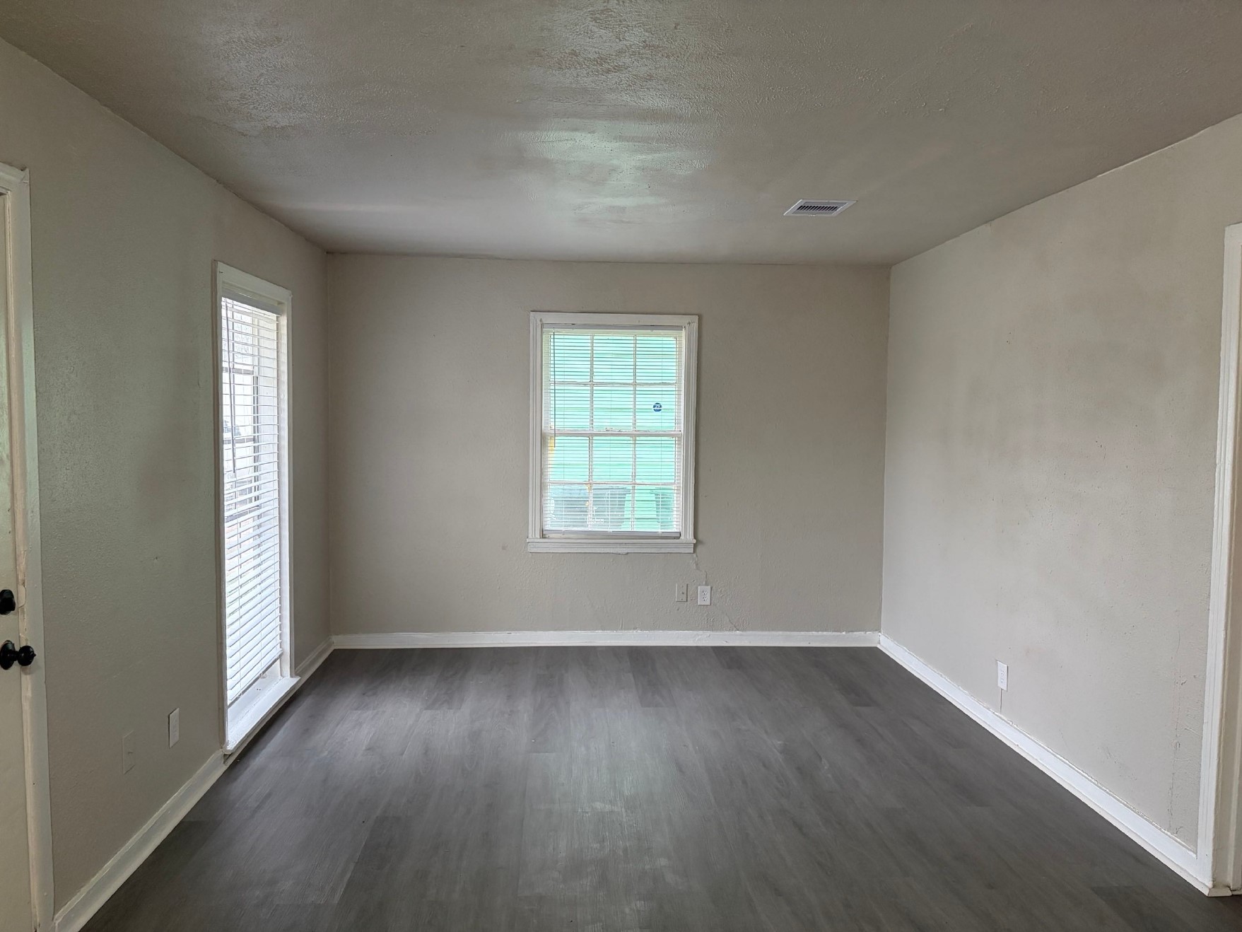 5322 Pershing Street Houston, TX 77033 - Photo 10 of 22