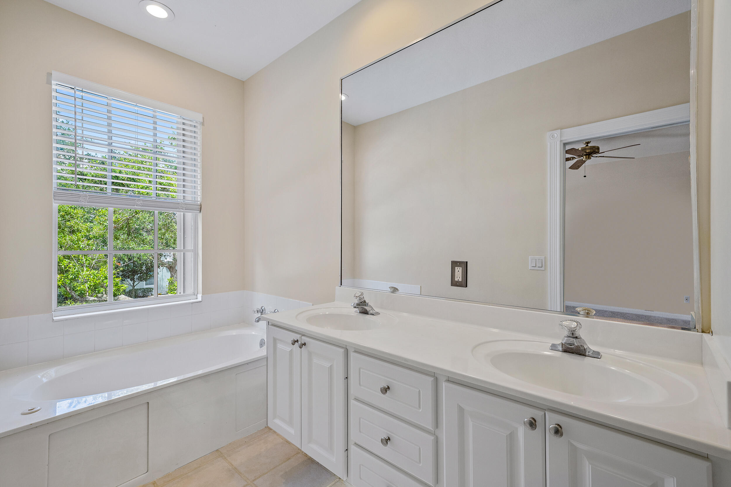 325 Legare Court Jupiter, FL 33458 - Photo 12 of 16 325 Legare Ct-12