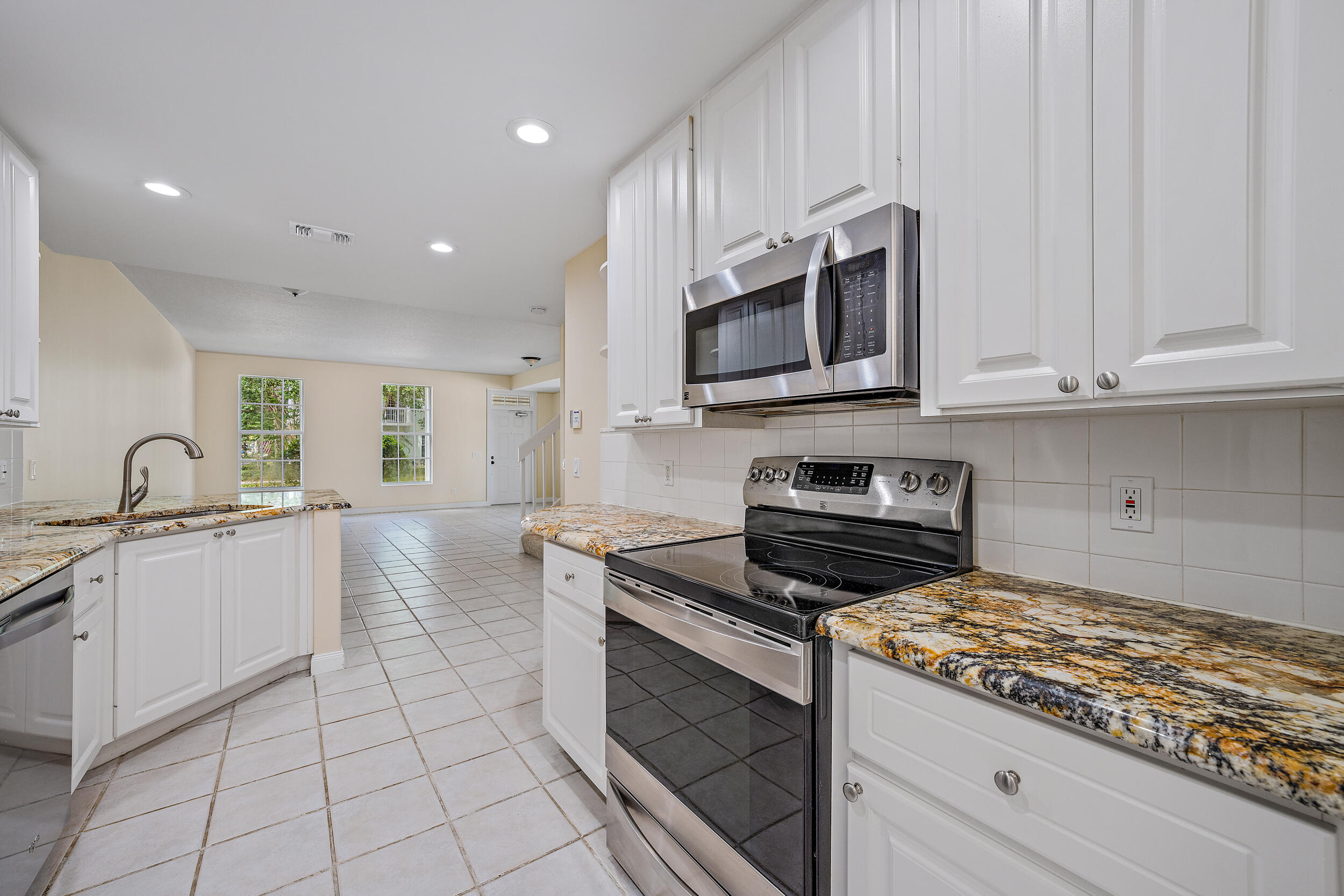 325 Legare Court Jupiter, FL 33458 - Photo 4 of 16 325 Legare Ct-6