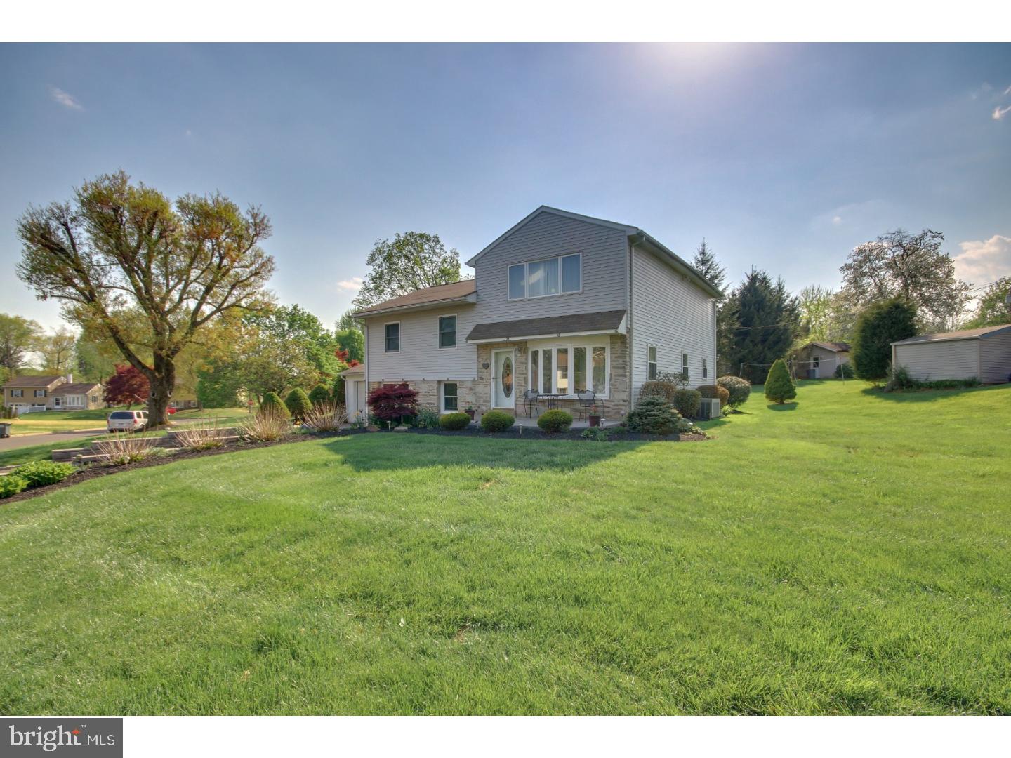 662 Paddock Road Southampton, PA 18966 - Photo 2 of 25 Exterior Front