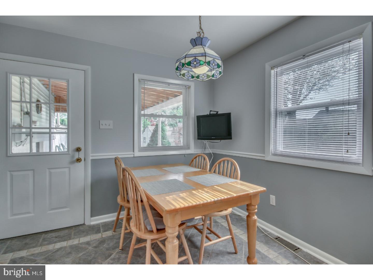 662 Paddock Road Southampton, PA 18966 - Photo 11 of 25 Kitchen