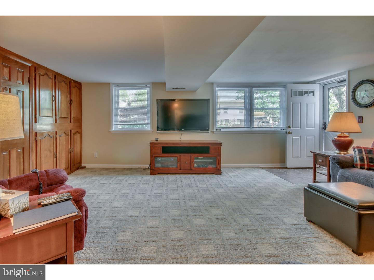 662 Paddock Road Southampton, PA 18966 - Photo 14 of 25 Family Room